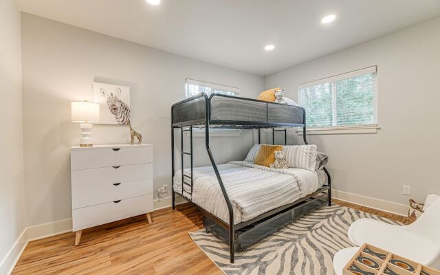 Delightful Grants Pass Home With Hot Tub!