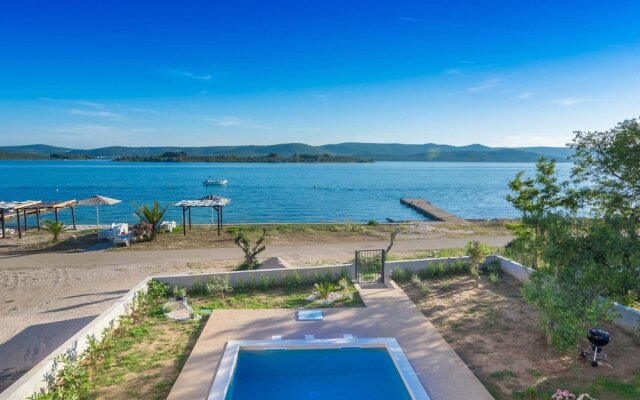 Swanky Villa in Turanj With Private Swimming Pool