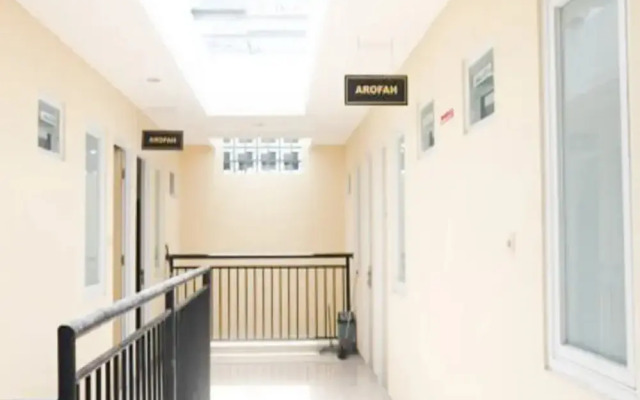 Muzdalifa Syariah near Alun Alun Gresik Mitra RedDoorz