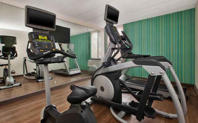 Holiday Inn Express Fairfax - Arlington Boulevard by IHG
