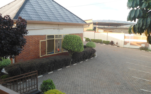 Airport luxury motel