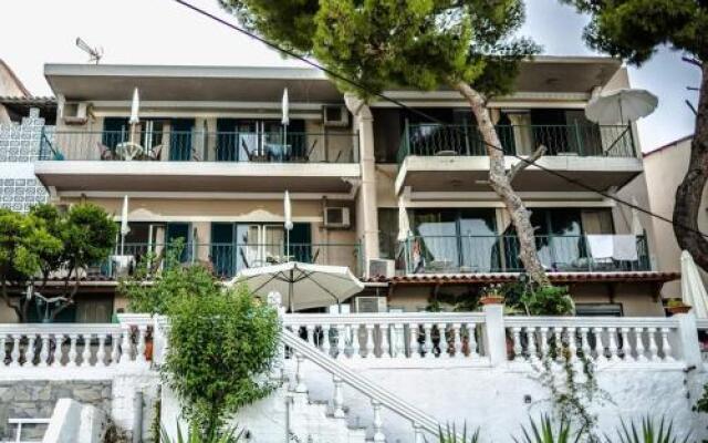 Mina Apartments