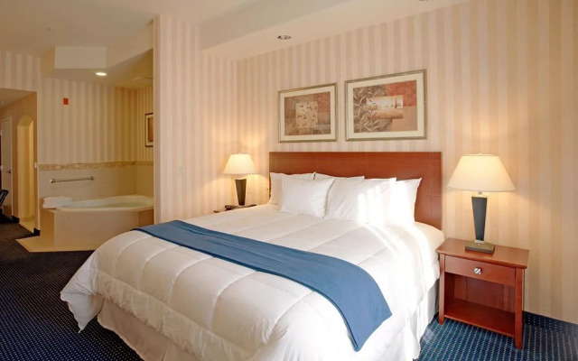 Holiday Inn Express & Suites Lathrop