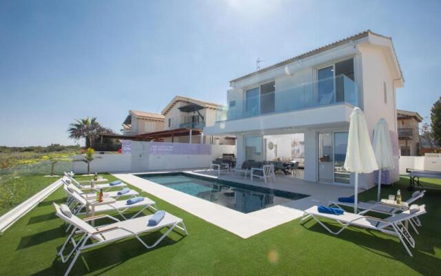 Artizan Seafront Villa 5
