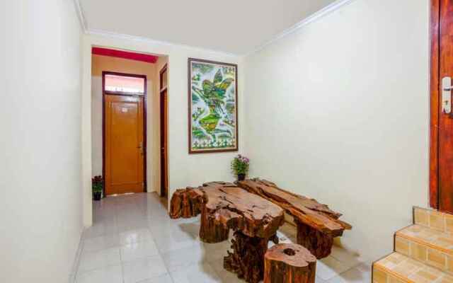 Oyo 3004 Penginapan Bromo Adi