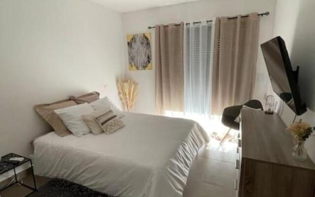 Grand T2 avec parking gratuit