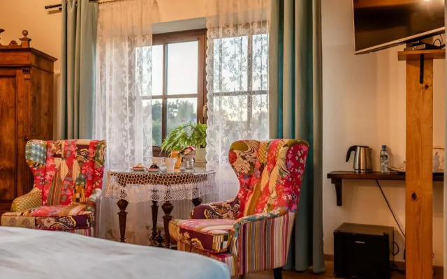 RetroHouse - Adults Only