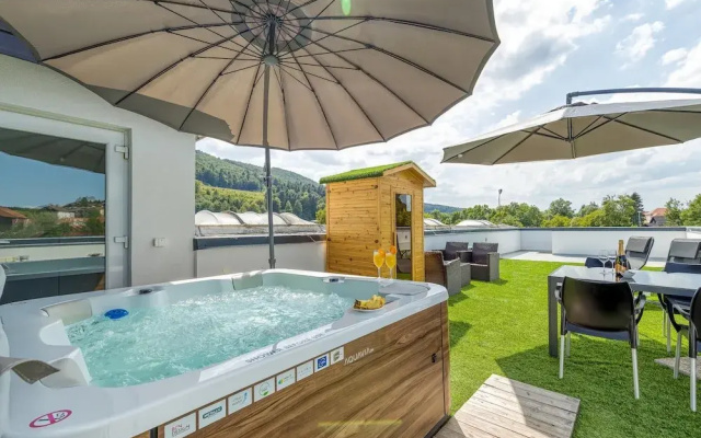 Rooftop Home With Whirlpool & Sauna
