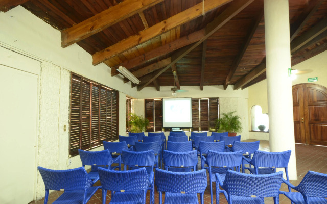 Cabo Blanco Hotel & Marina