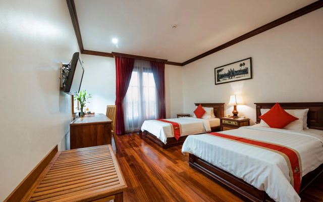 The Suite By Royal Crown Hotel