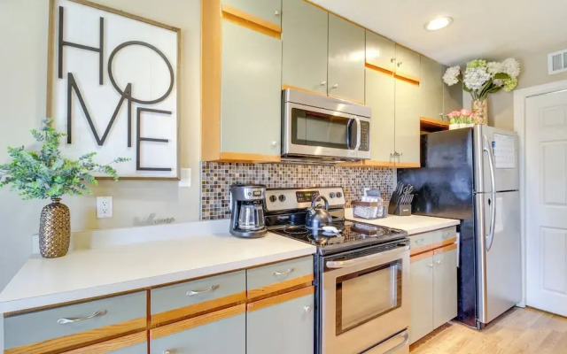 1 Mi to Unm: Convenient Albuquerque Townhome!