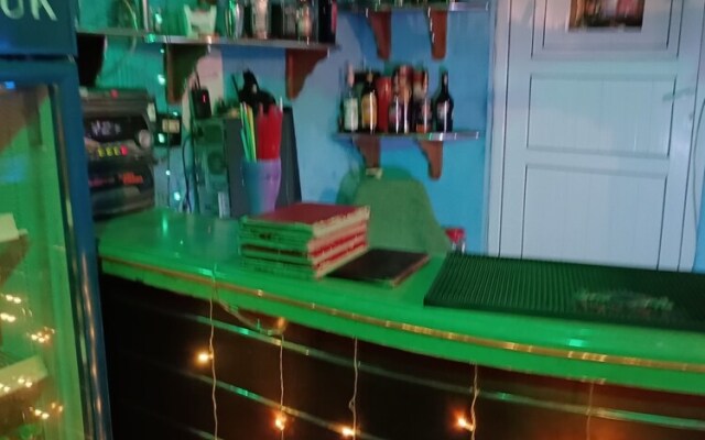 Cocktail Hotel