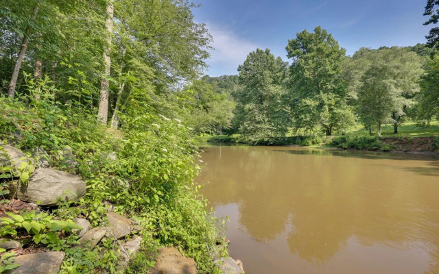 Riverfront Ellijay Cabin w/ Deck + Pool Access!