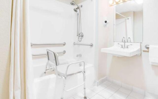 Super 8 Springfield/Battlefield