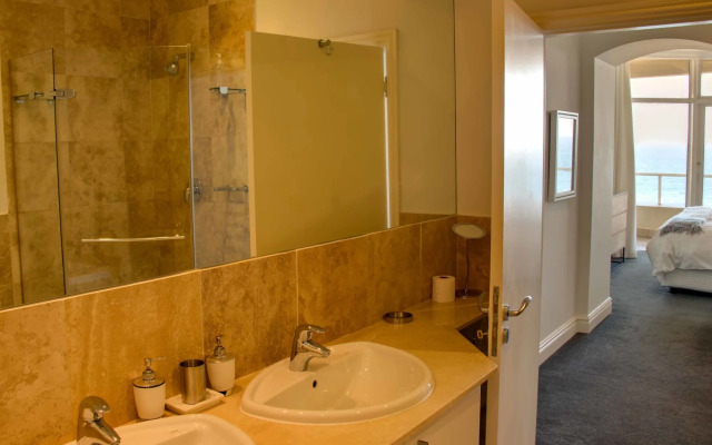 801 Oyster Schelles - Near Umhlanga Rocks Beach