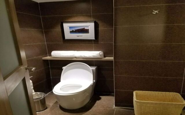 Atour Hotel Hanzhong High-Speed Railway Station