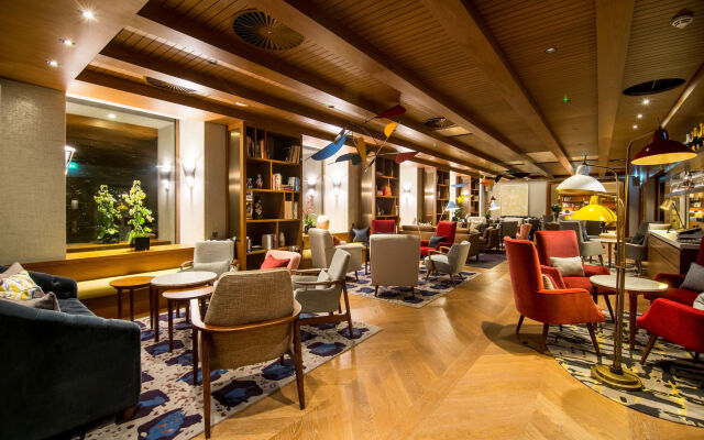 Devonshire Club & Hotel