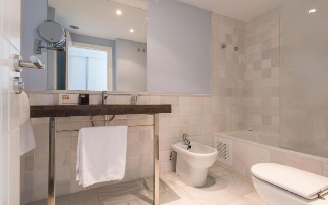 Luxury Penthouse With Hot Tub And Sea Views