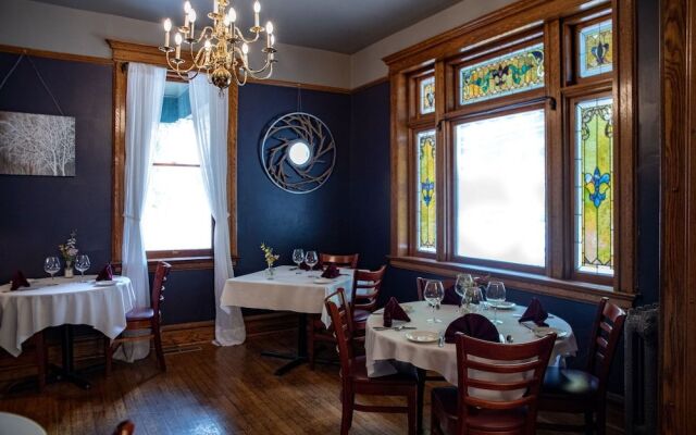 Elk River Hotel & Cafe