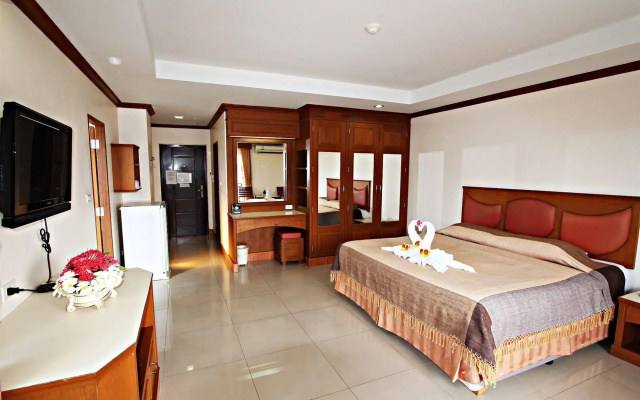 Lek Villa