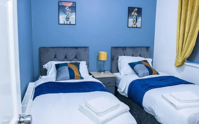 Stunning 4-bed House in Telford West Midlands