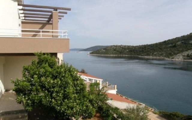 Ljubi - 20 m From Beach - A3 Zeleni