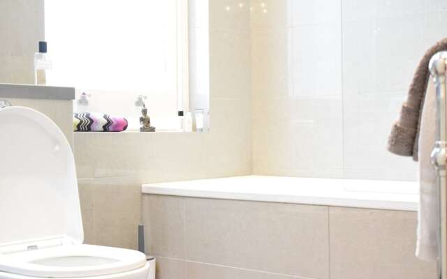 Modern 2 Bedroom Home in Chelsea