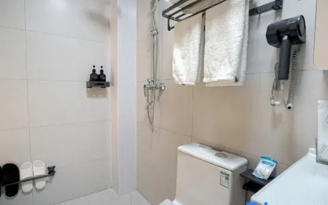 Yujian Homestay (Wansui Mountain Wuxia City)