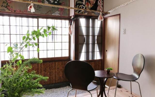 Cocoroom Guesthouse Cafe and Garden - Hostel