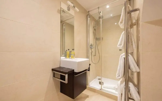 The Chelsea Nest - Stylish 2bdr With Balcony