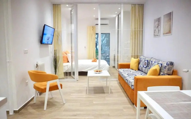 Spacious Peaceful Studio with Garden Patio