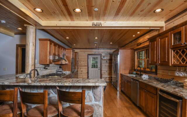 Hemlock Hideaway 6 Bedroom House