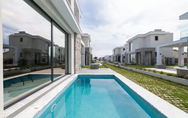 Thalassa & Thalassa Prive Residential Complexes