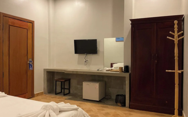 Nico's Hotel 2