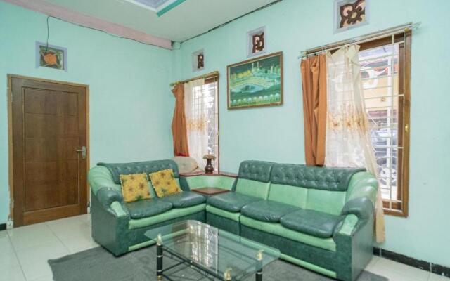 RedDoorz Syariah near Batu Night Spectacular 3