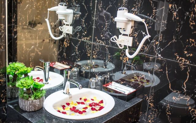 Lotus Hotel Van Phuc - by BayLuxury