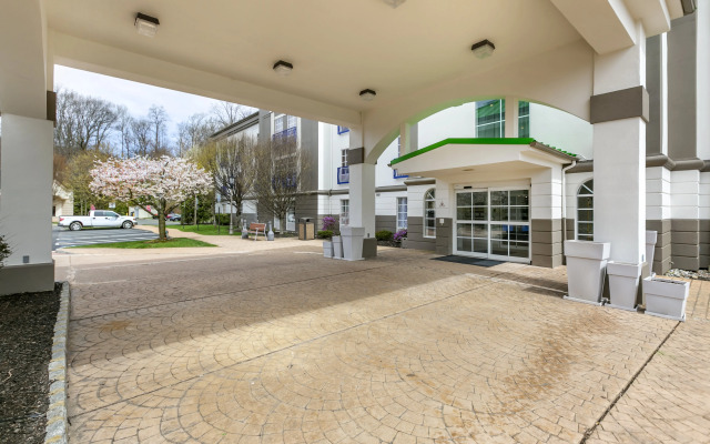 Holiday Inn Express And Suites Mount Arlingto