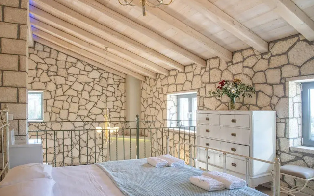Luxury Villa Irida