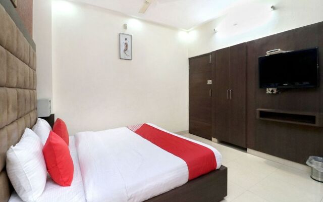 OYO 13788 Hotel Arcade