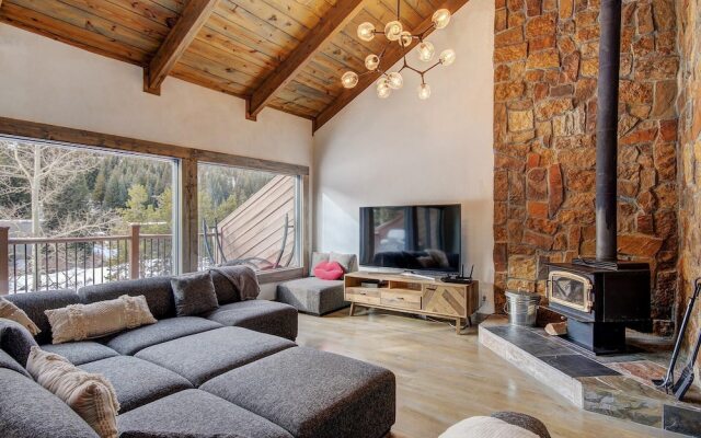 Eagle Ridge Escape 5 Bedroom Townhouse by RedAwning