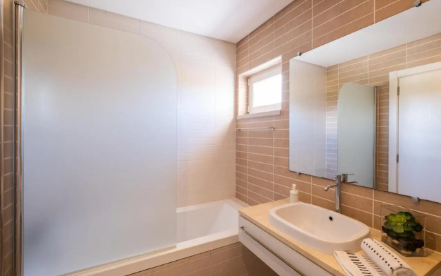 #092 Exclusive Retreat - Unique Holidays