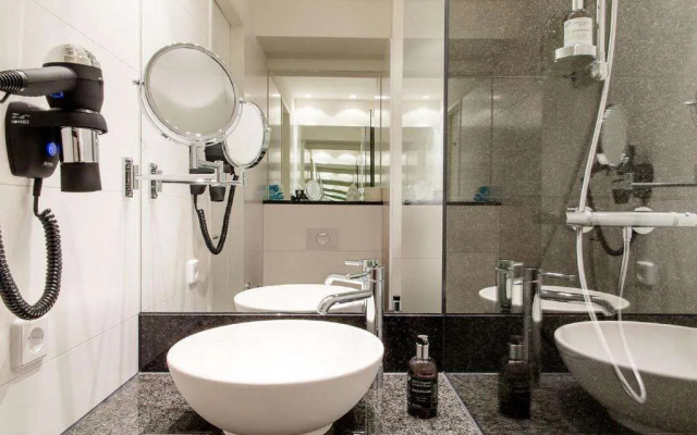 Motel One Paris-Porte Dorée