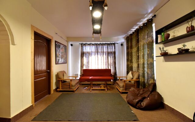OYO 13337 Home Valley View 2BHK Naggar Road