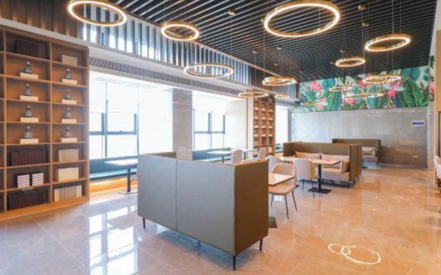 Mujiangnan Hotel (Changzhou Dinosaur Park Manhattan Plaza)