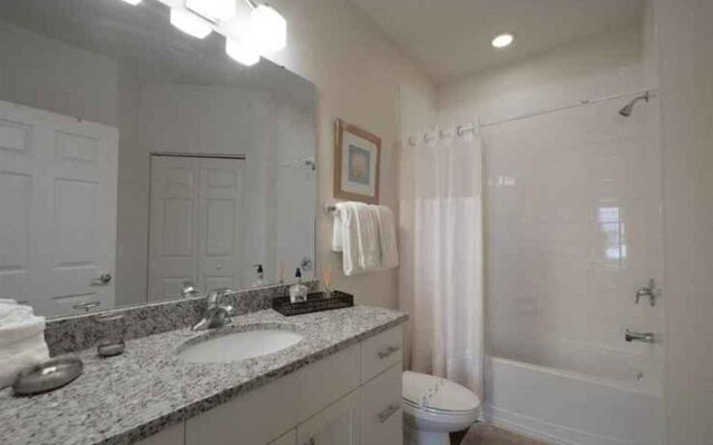 4 Bedrooms S / Lucaya Village Townhouse