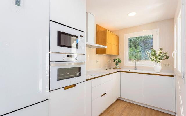 Stunning 4 Bedroom House In Albaicin. Alhacaba