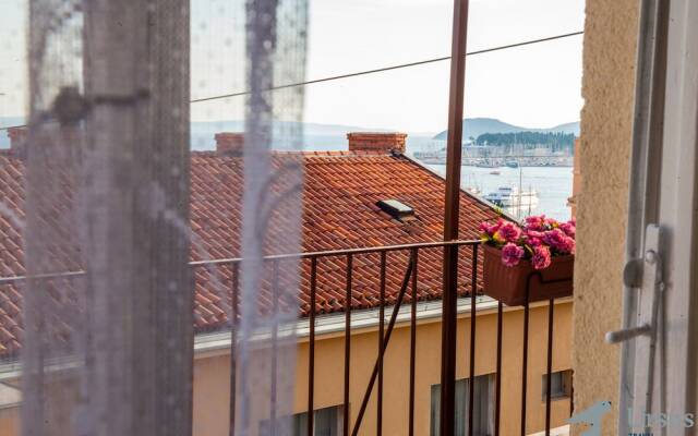 Royal View Apartment