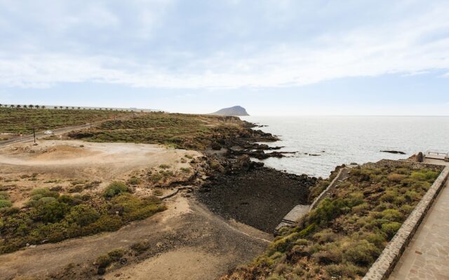 El Mirador: sea views from the shore