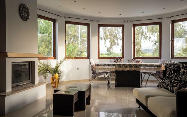 Maia Luxury Pool Villa