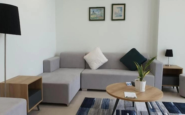 Luxury Scenia Bay Apartment with Seaview